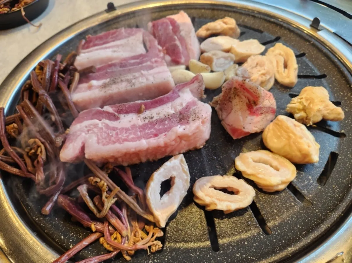 All-you-can-eat meat spread at Gankeun Galbi Seongseo Branch