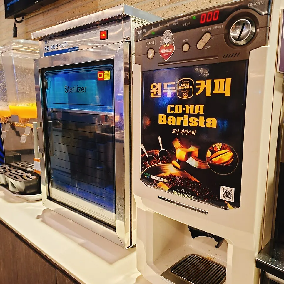 Sauce corner at the self-bar