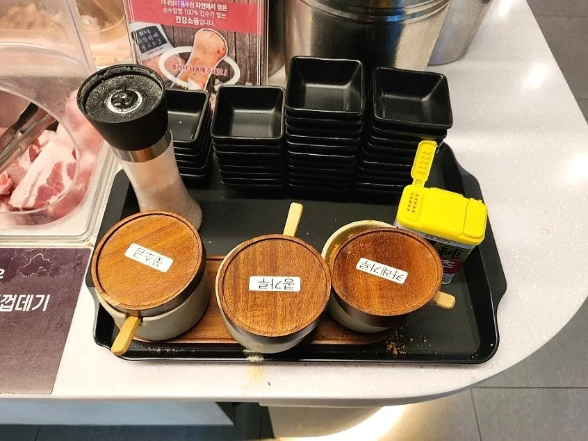 Self-serve counter for grabbing all-you-can-eat meat