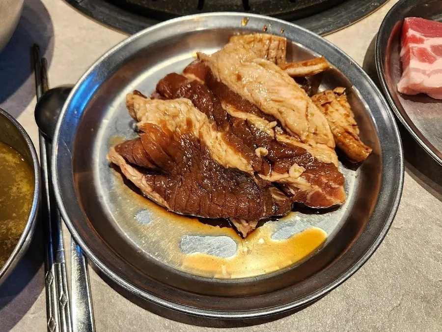Pork belly served with shredded green onion and mushrooms