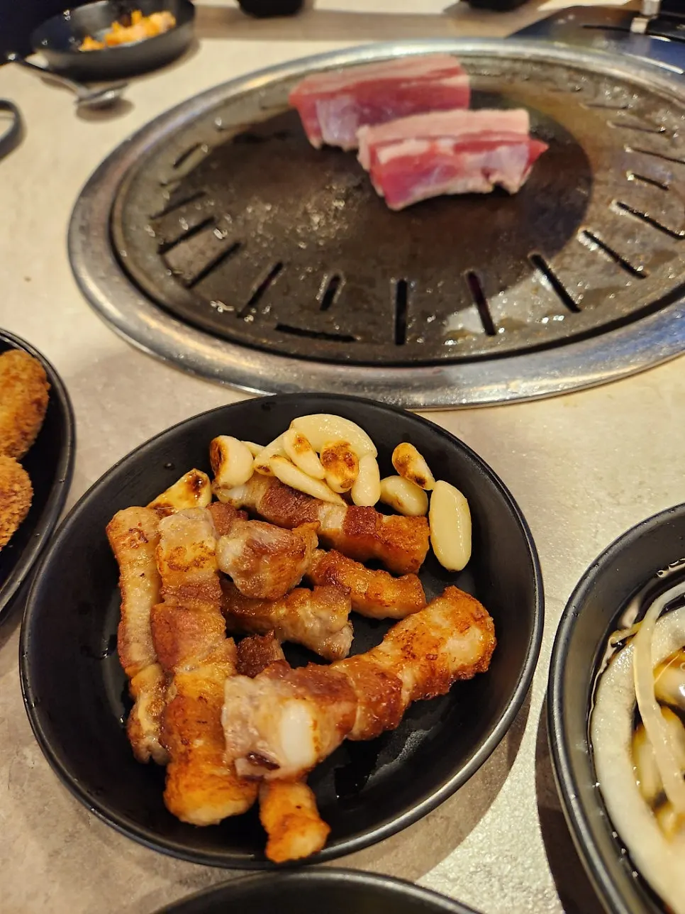 Domestic pork belly cut into bite-sized pieces