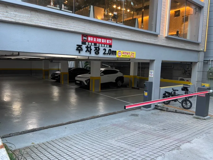 간큰갈비 성서점 입구와 간판