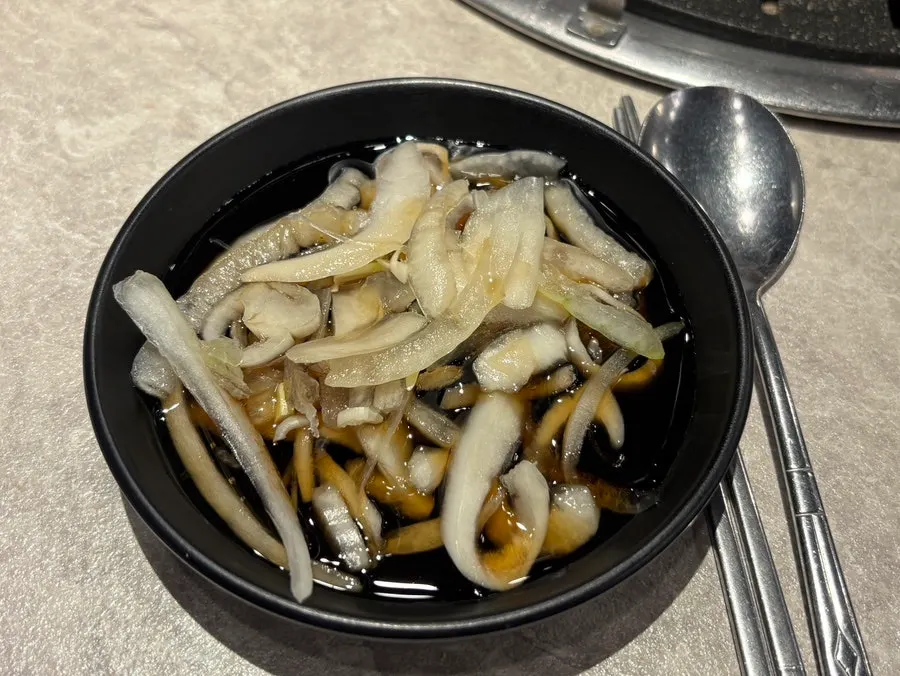 야채 코너에서 가져온 쌈무와 파절이