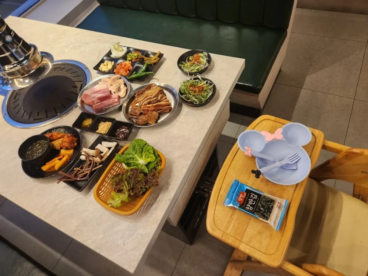 All-you-can-eat meat spread at Gankeun Galbi Seongseo Branch
