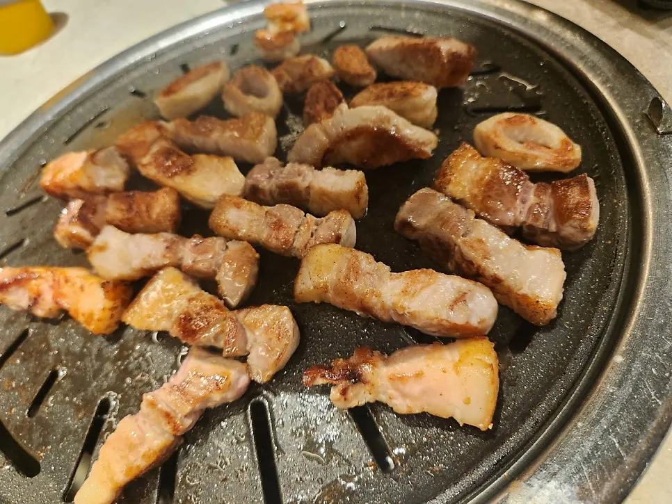 Thick-cut domestic pork belly on the grill pan