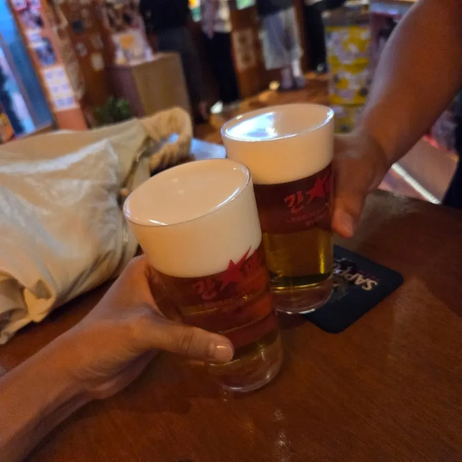 크림 얹은 삿포로 생맥주 한 잔