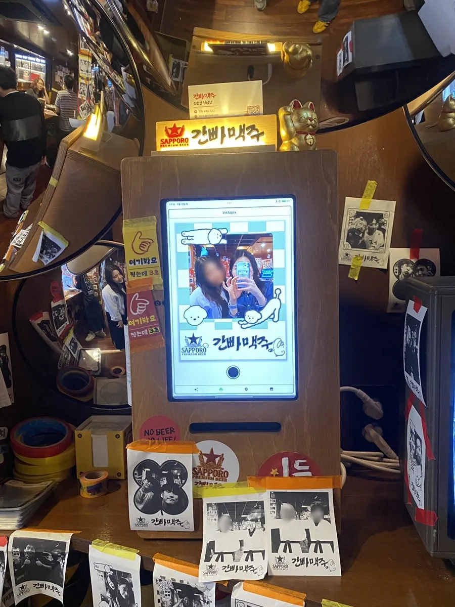 Convex mirror photo zone at the store entrance