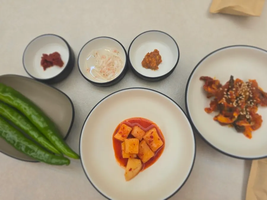 국물 맛부터 본 순대국 한 그릇