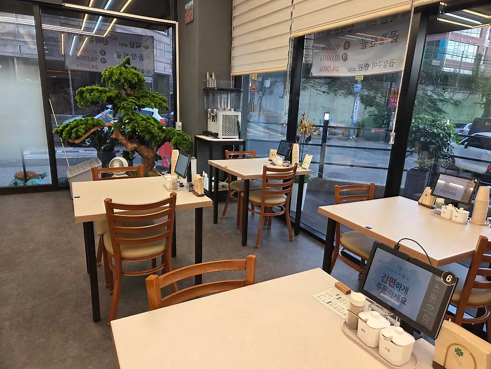 View near the entrance of Gukdam Sundaeguk Main Branch