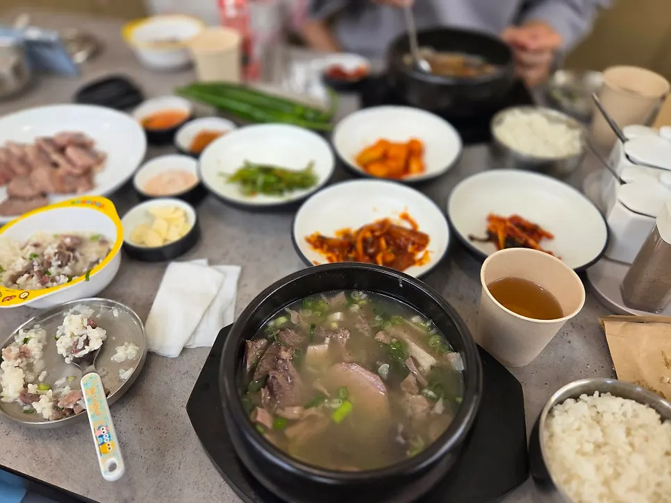 A hearty spread of sundaeguk and suyuk