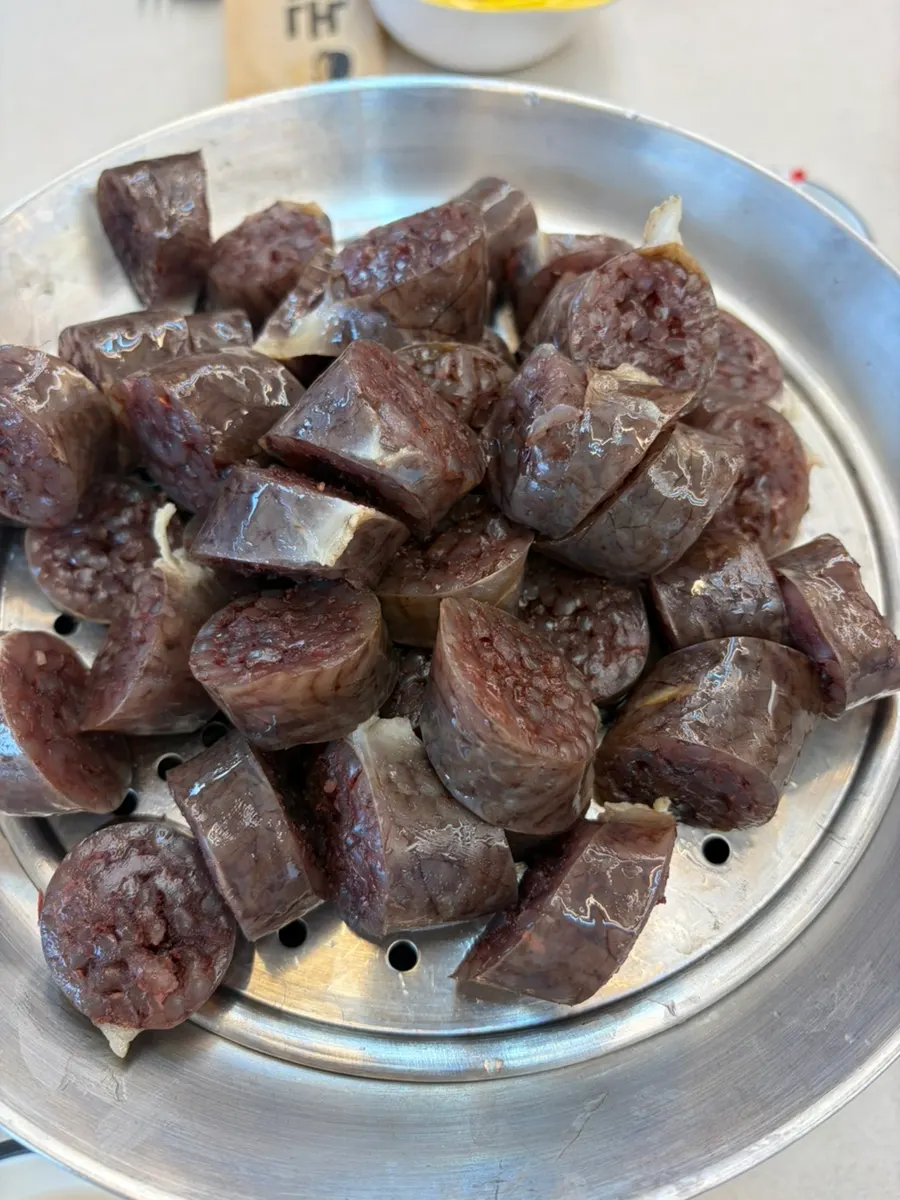 셀프바에 놓인 반찬 통