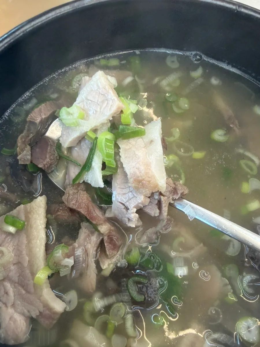 순대국 속 야들야들한 고기와 순대