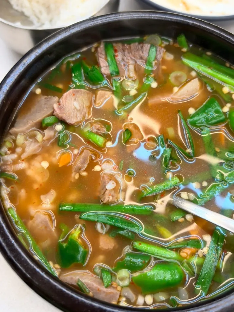 Sundae soup with seasonings