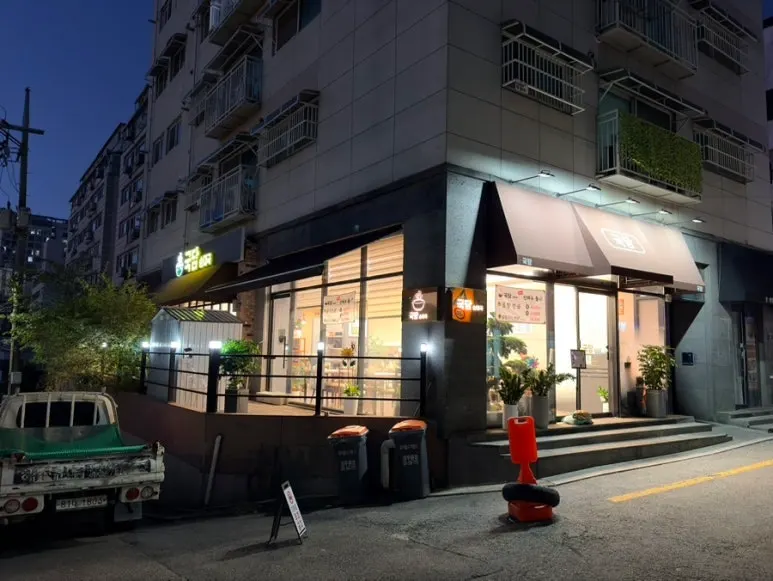 Finishing a meal at Gukdam Sundaeguk Main Branch