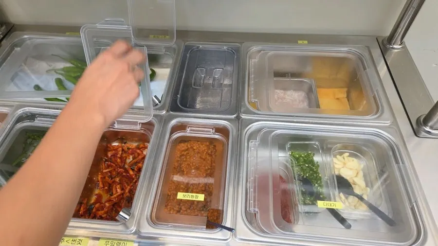 Basic side dishes for sundae-guk and tripe hot pot