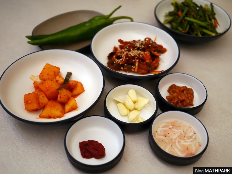 Neatly arranged basic side dishes