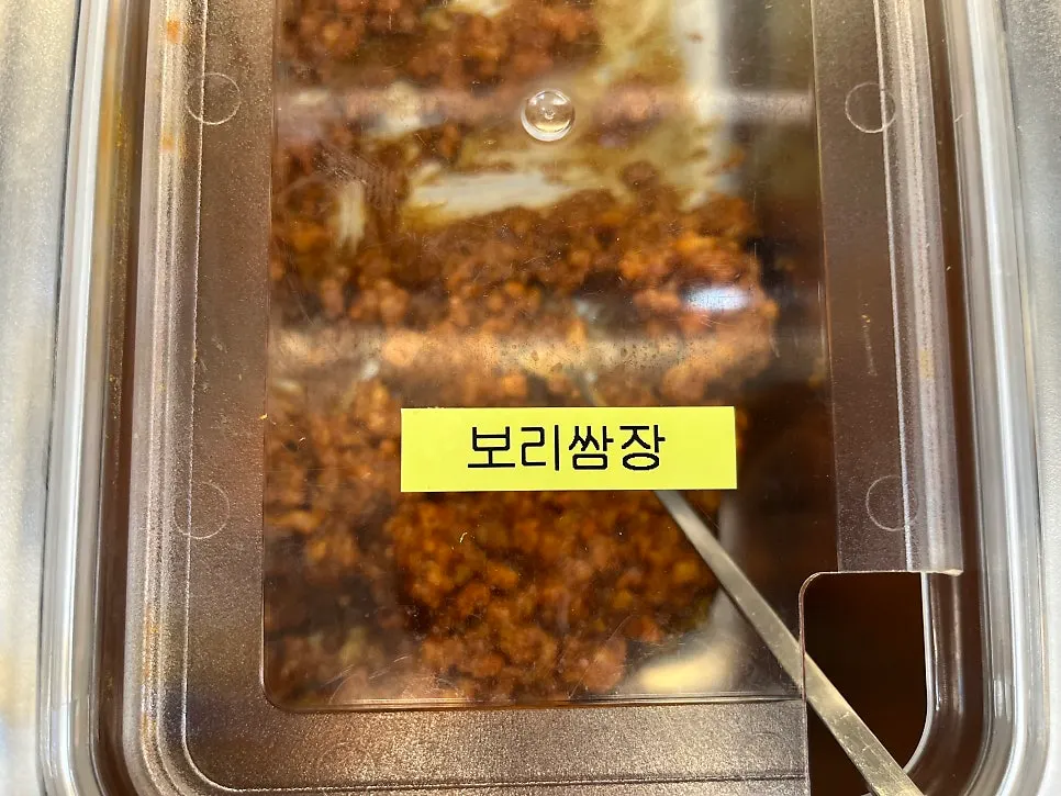 Self-service bar and side dishes