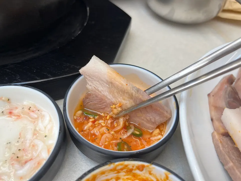 Glossy plate of suyuk