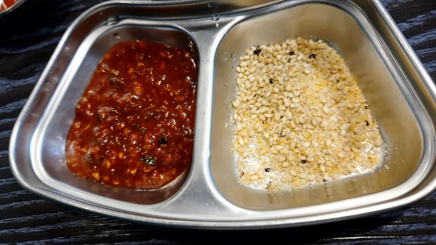 Red dipping sauce and sesame salt for the seafood-and-meat grill set