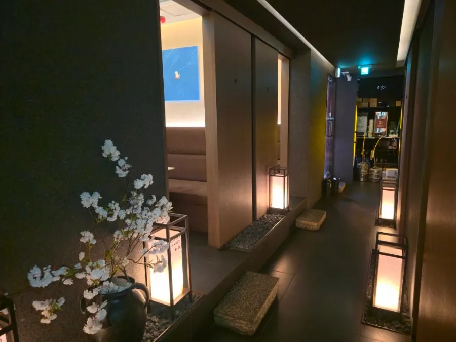 Gatpo Karin's interior with clean lighting and decor