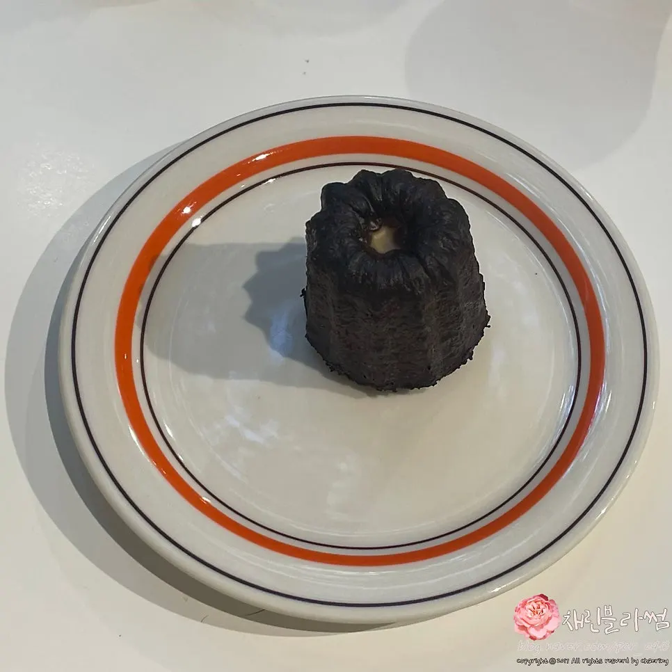Classic canelé from Cafe Imchori