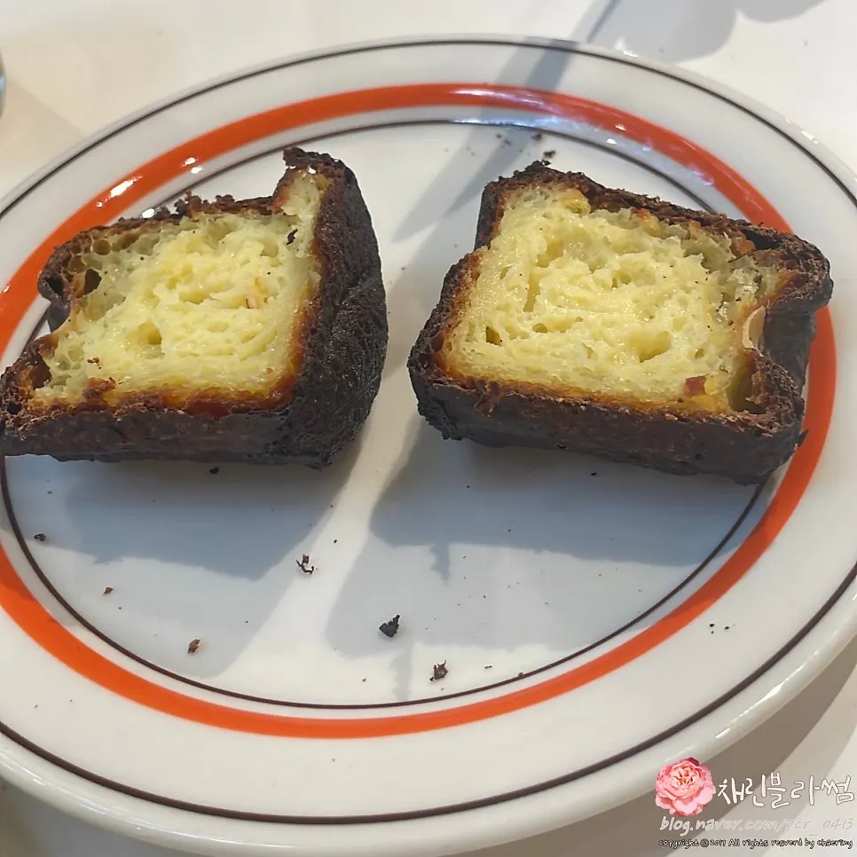 Cross-section of the canelé on a plate
