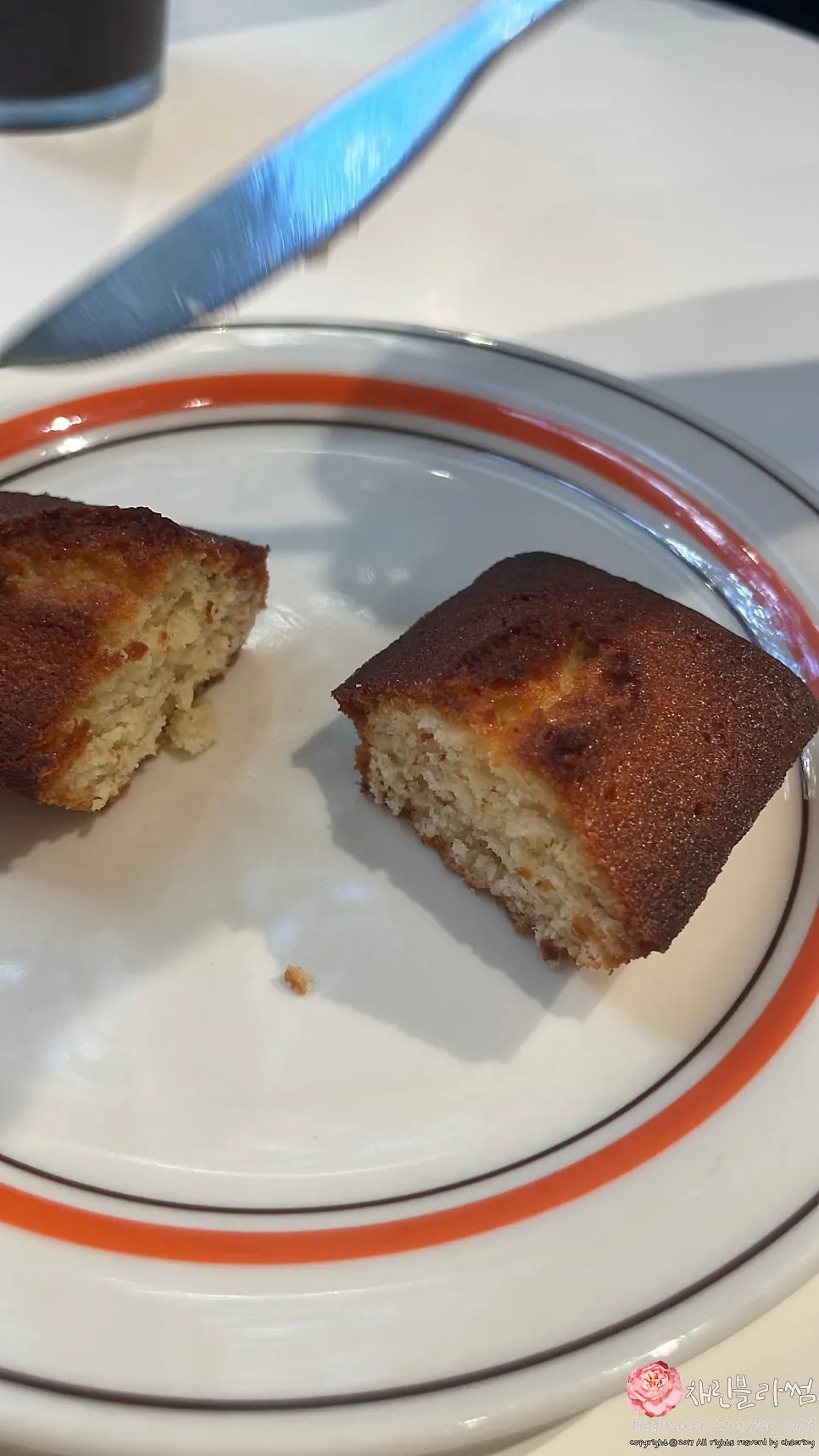 Cross-section of the financier with coffee