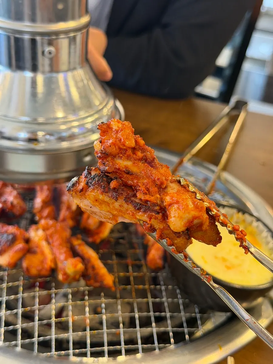 Side dishes served with seasoned dakgalbi
