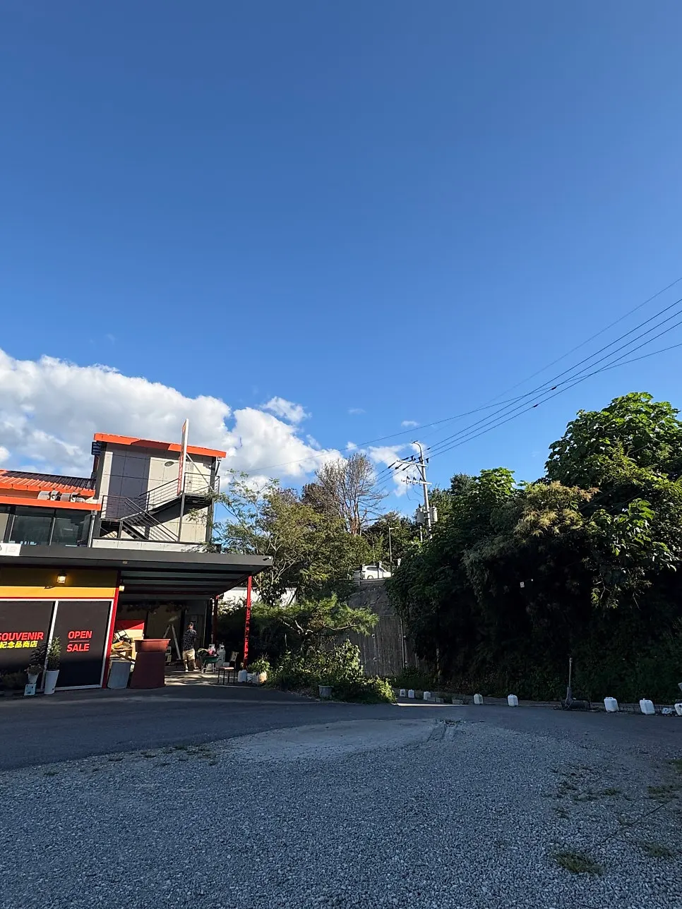 The spacious parking area at Jayeon Dakgalbi