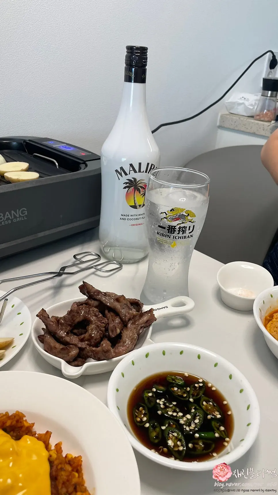 A spread of grilled Wagyu with tendon stew
