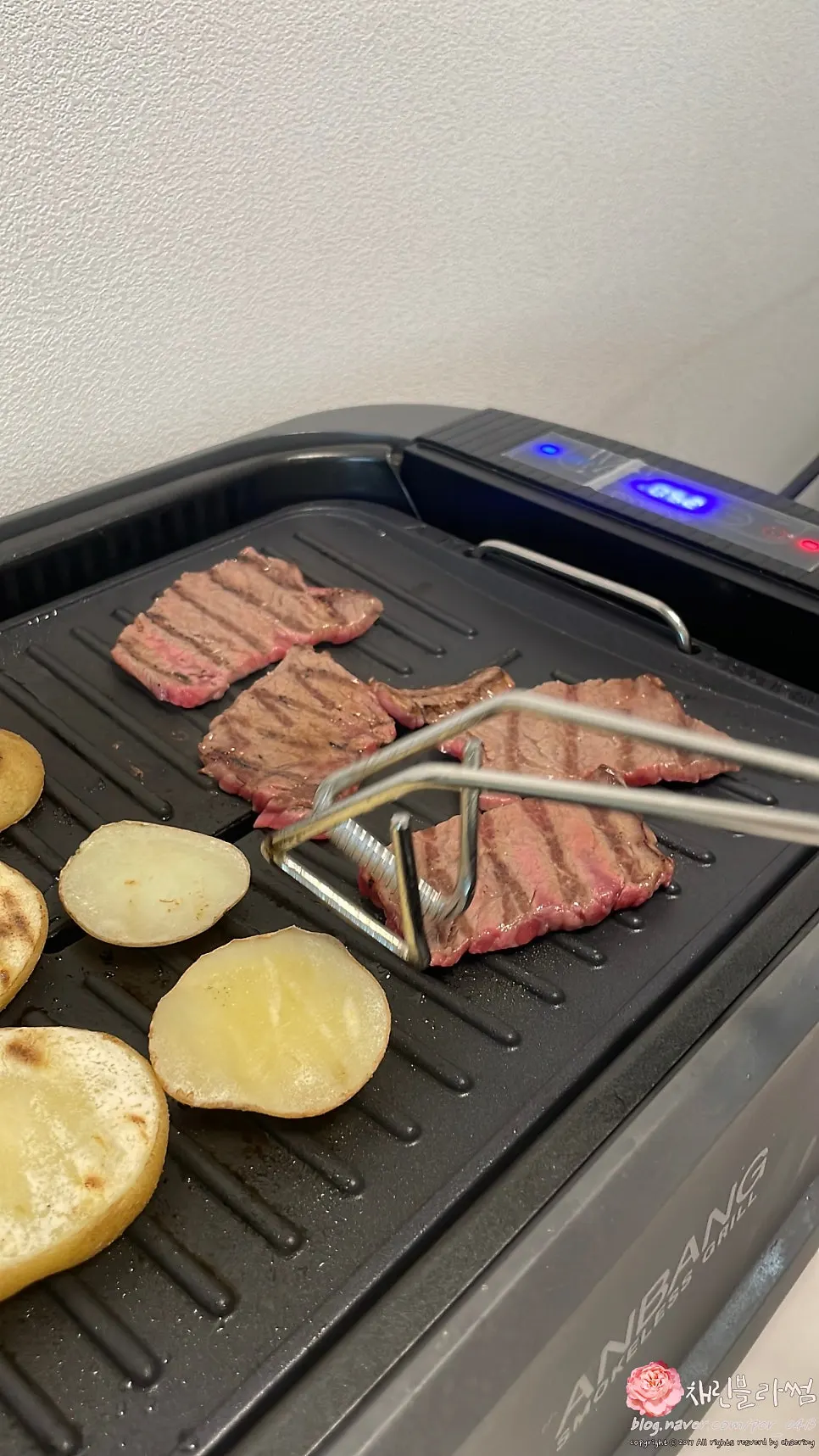 Cross-section of a softly cooked Wagyu skirt steak