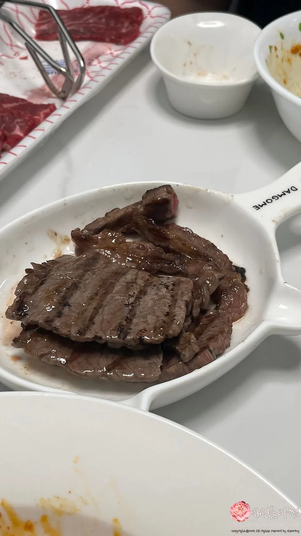 A plate with both skirt steak and short rib