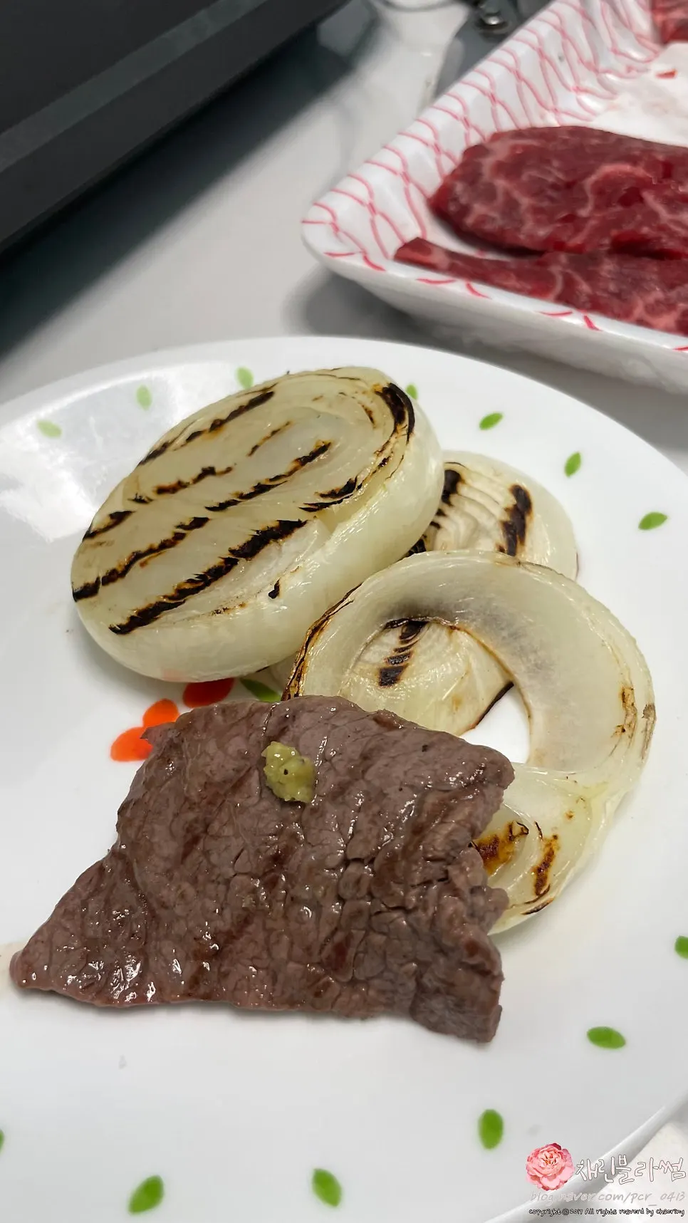 Skirt steak dipped in soy sauce