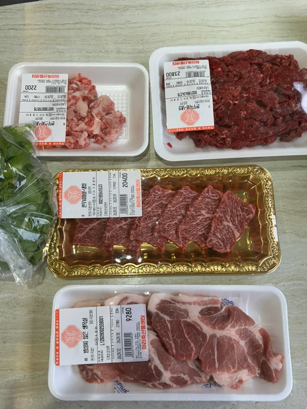 포장한 육회 400g과 무료 육회 소스