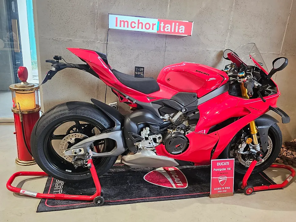 Two motorcycles at the café entrance