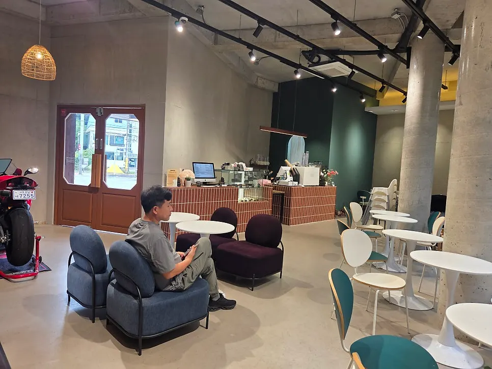 Café interior with a high ceiling