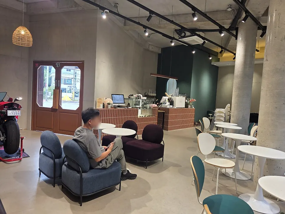 天井の高い店内