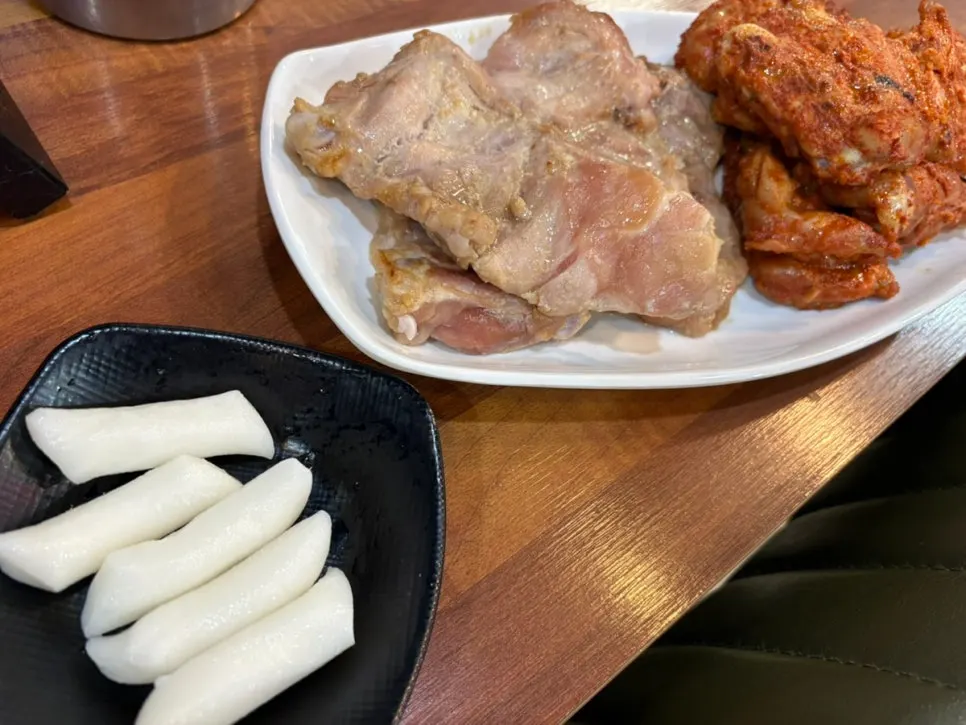 부추무침과 콩나물 밑반찬
