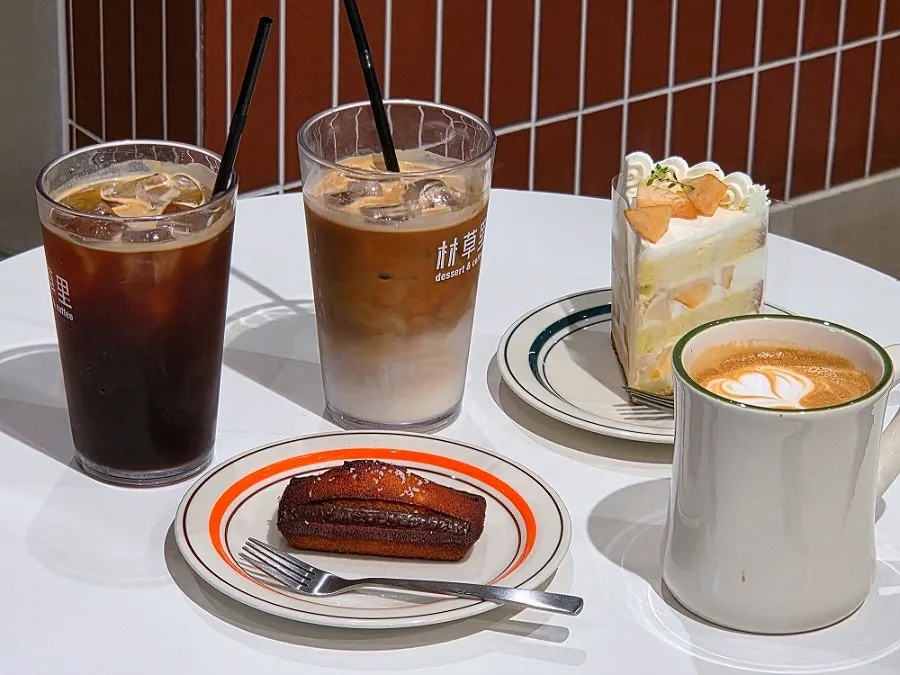 Iced café latte