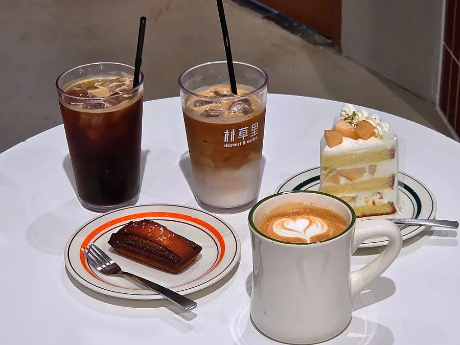 Coffee and dessert on the table at Cafe Imchori