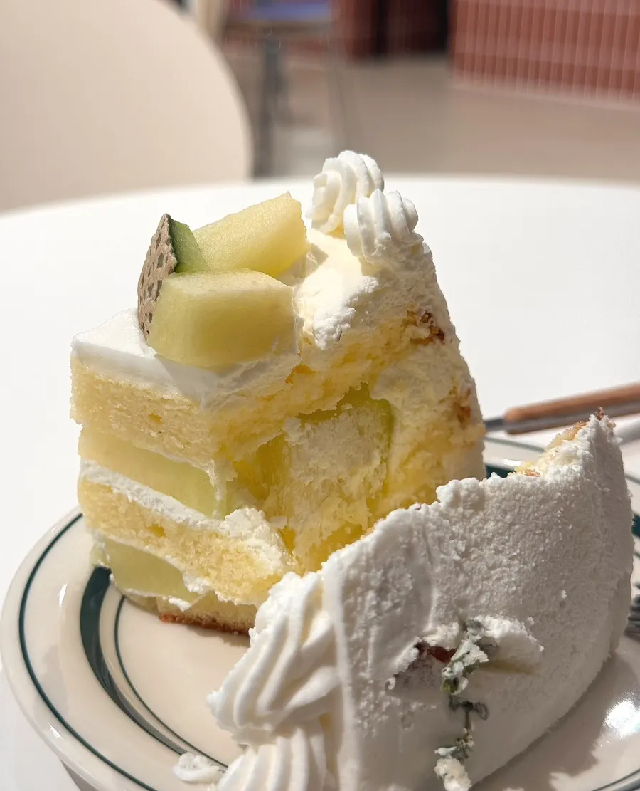 Cross-section of the soft cream melon pure milk cake