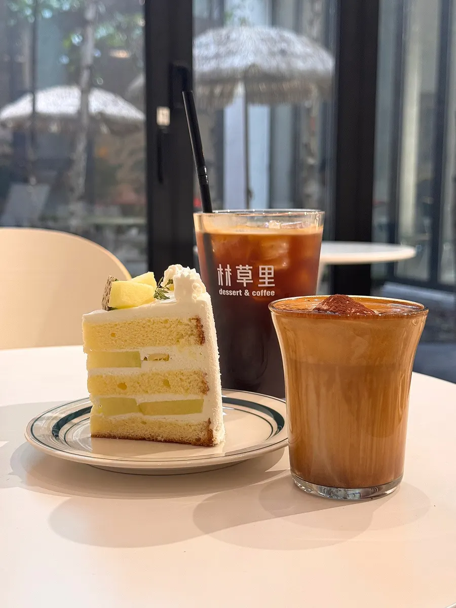 A glass of nutty iced americano
