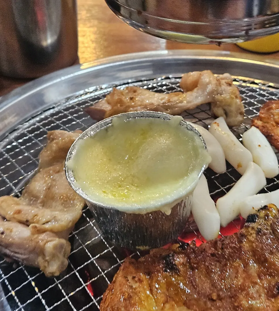 비빔막국수와 수육이 함께 나온 막국수수육세트