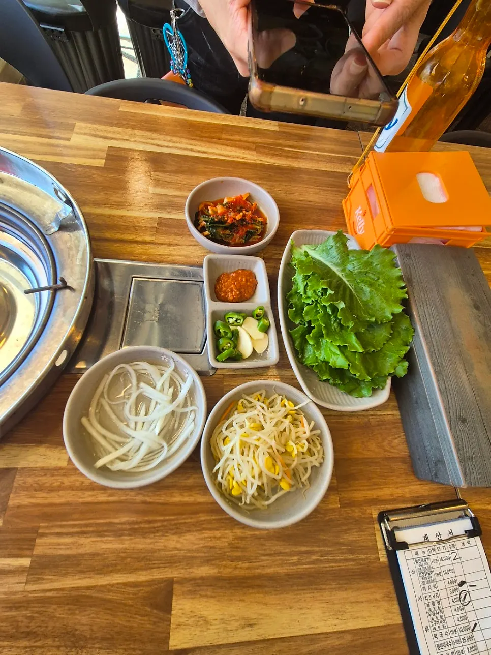 Basic table setting and side dishes at Jayeon Dakgalbi
