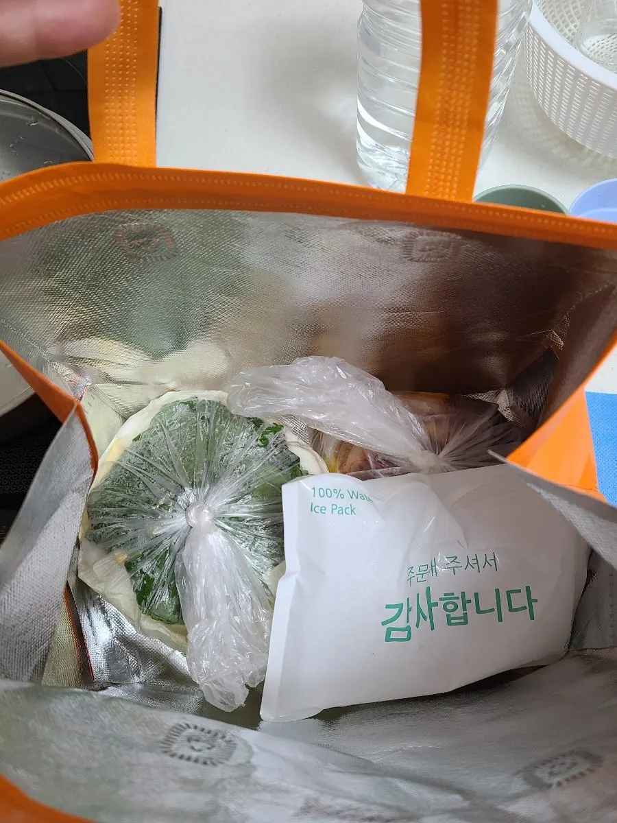 Dakgalbi and vegetables taken out of the packaging