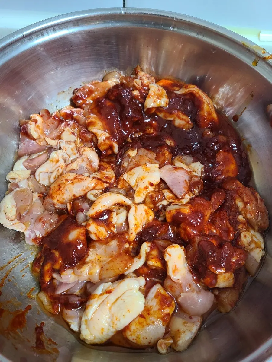 Dakgalbi just before finishing with perilla leaves on top