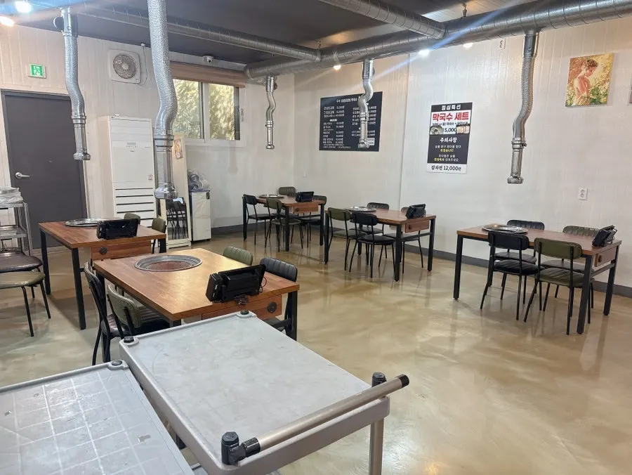 Neatly arranged restaurant seating
