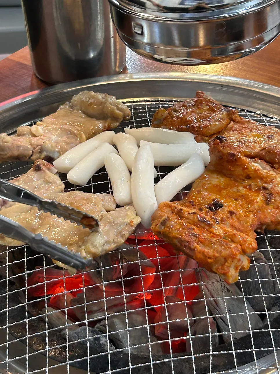 Spicy-sweet seasoned dakgalbi grilling
