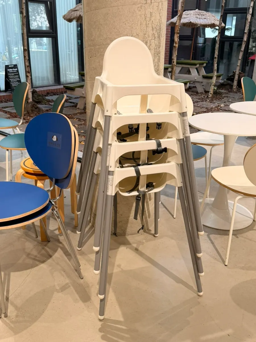 Seating with baby chairs and extra seats