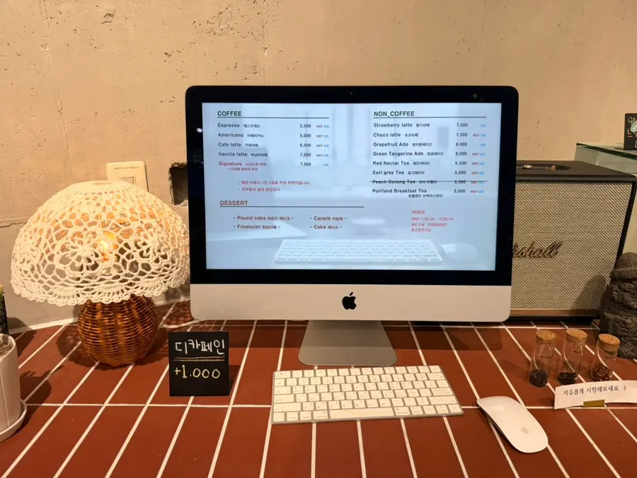 Cafe Imchori menu displayed on an iMac screen
